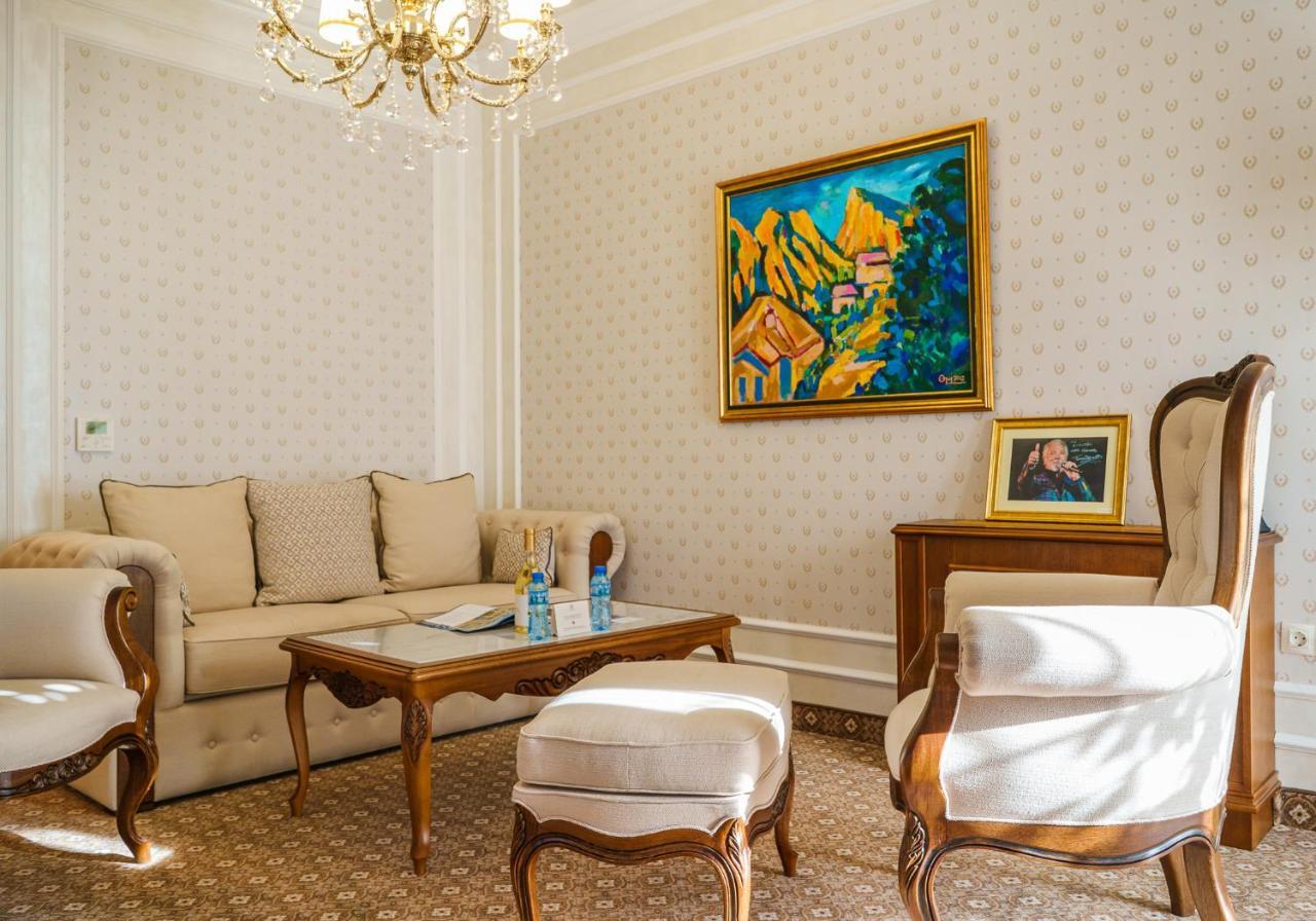 Residence City Garden - Certificate Of Excellence Top 10 Best Five-Stars City Hotels For 2024 Awarded By Htif بلوفديف المظهر الخارجي الصورة